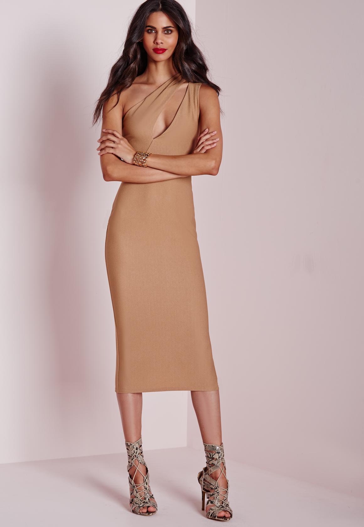 Стильное  коричневое платье для любого возраста  обзор с 50 фото — С чем носить, какие выбрать аксессуары?